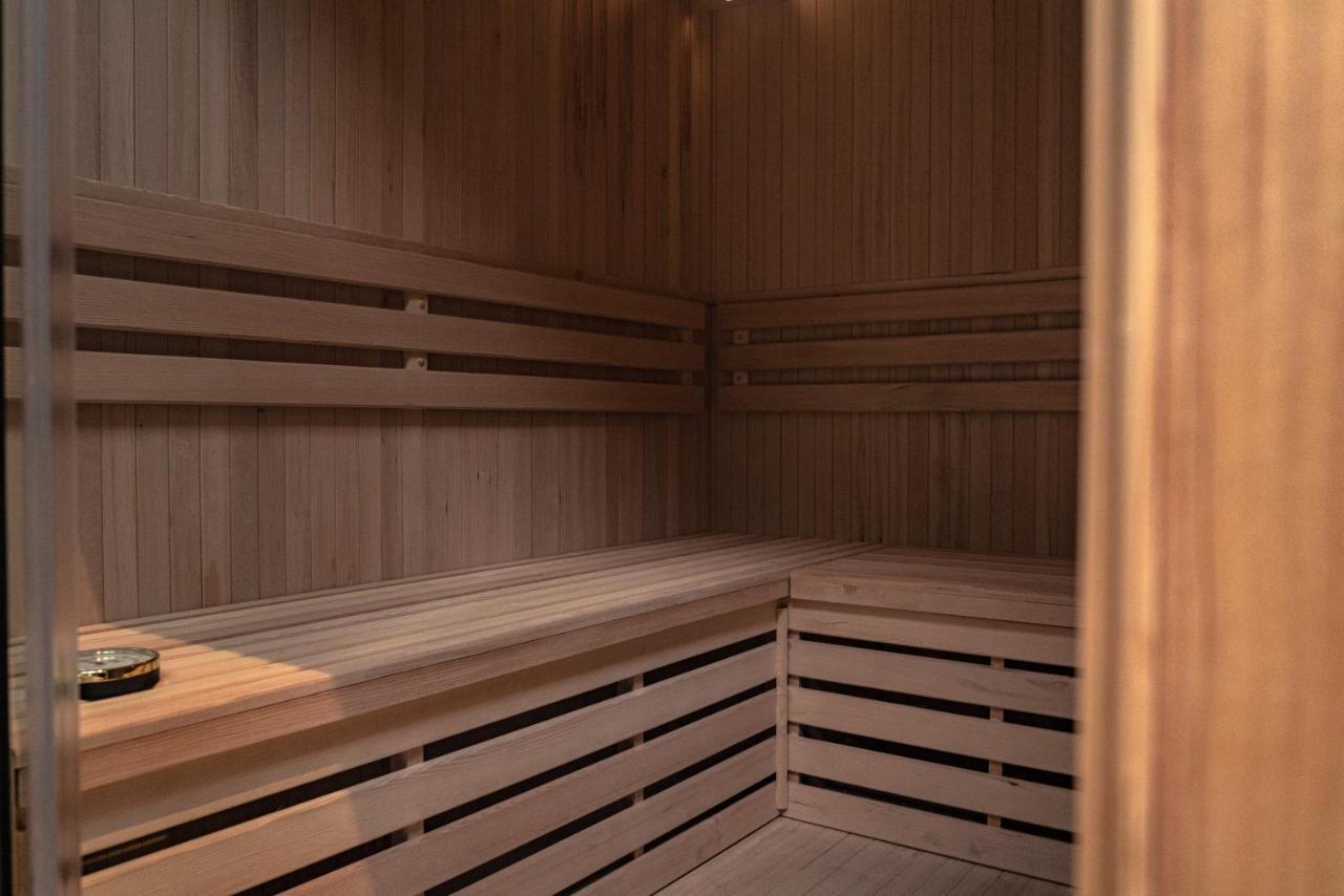 Set Spa Mouscron Luaran gambar