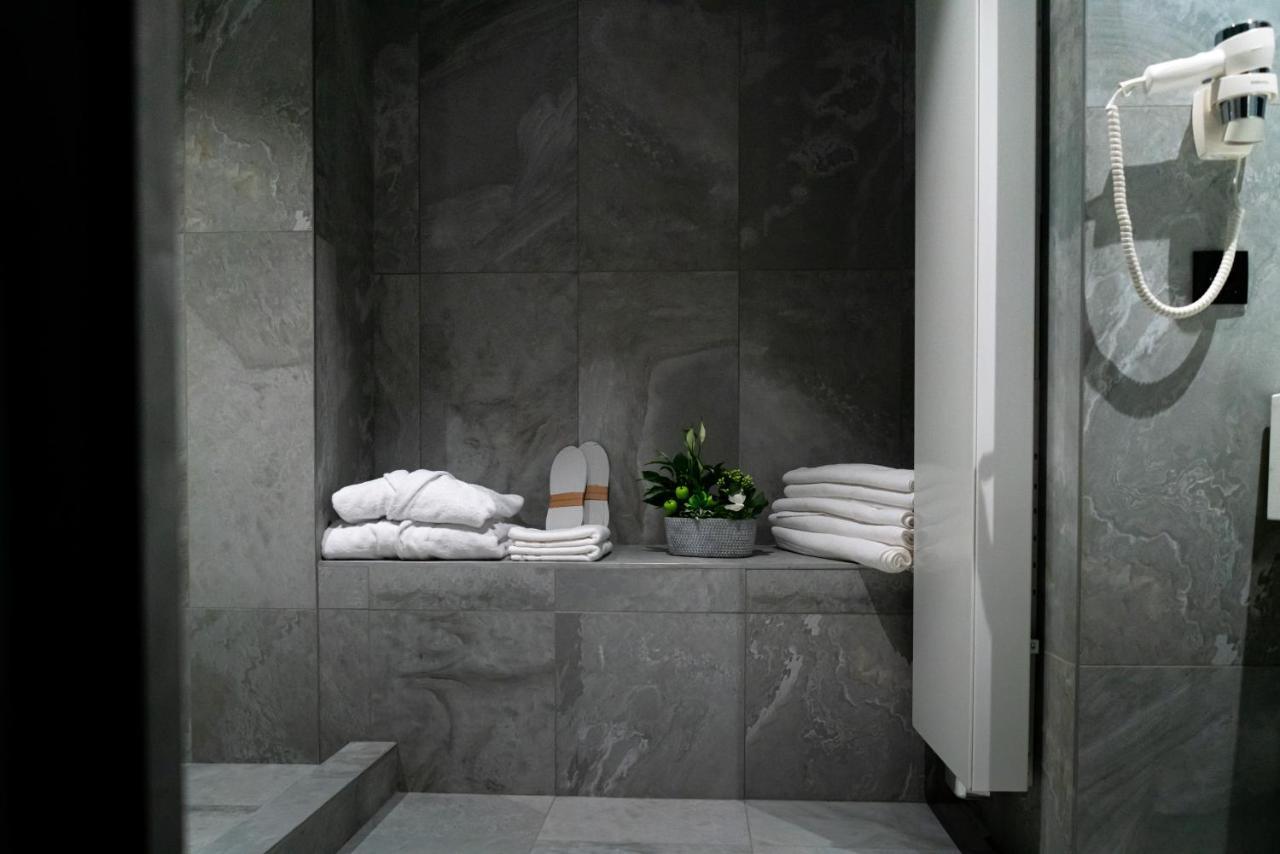 Set Spa Mouscron Luaran gambar