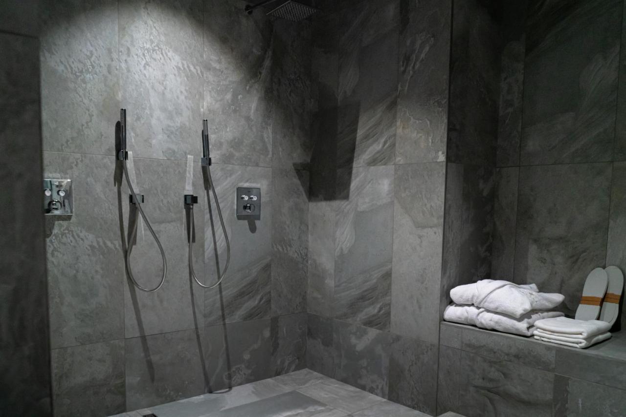 Set Spa Mouscron Luaran gambar